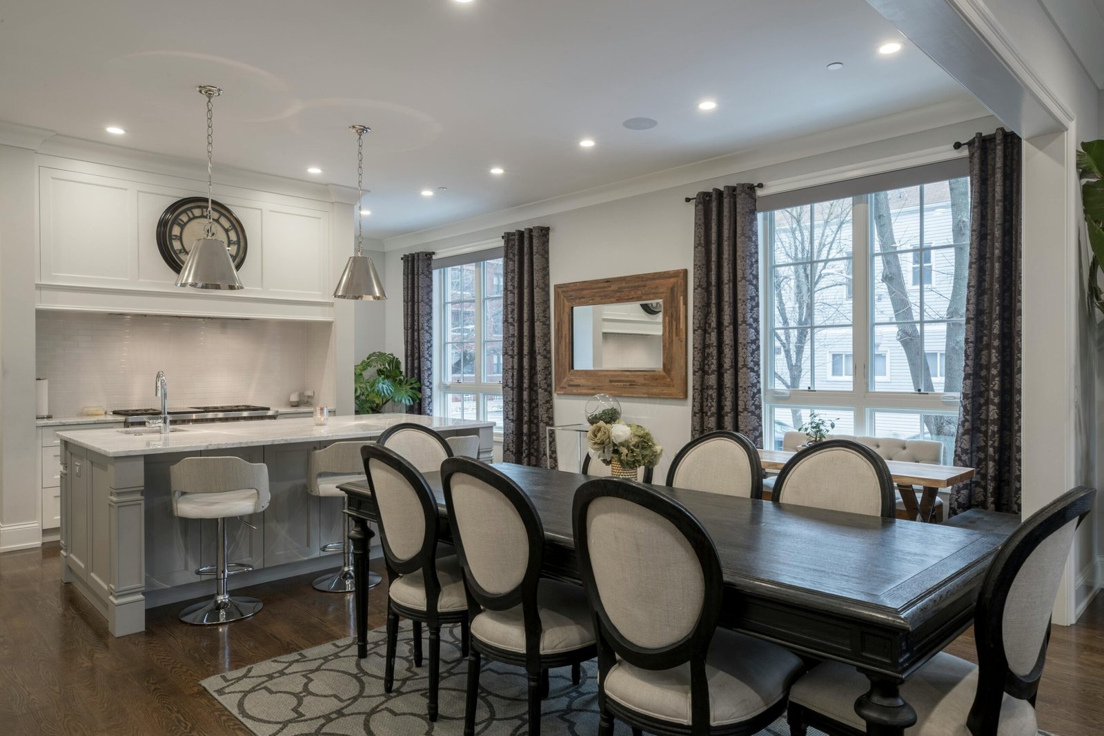 Sophisticated Dining Area